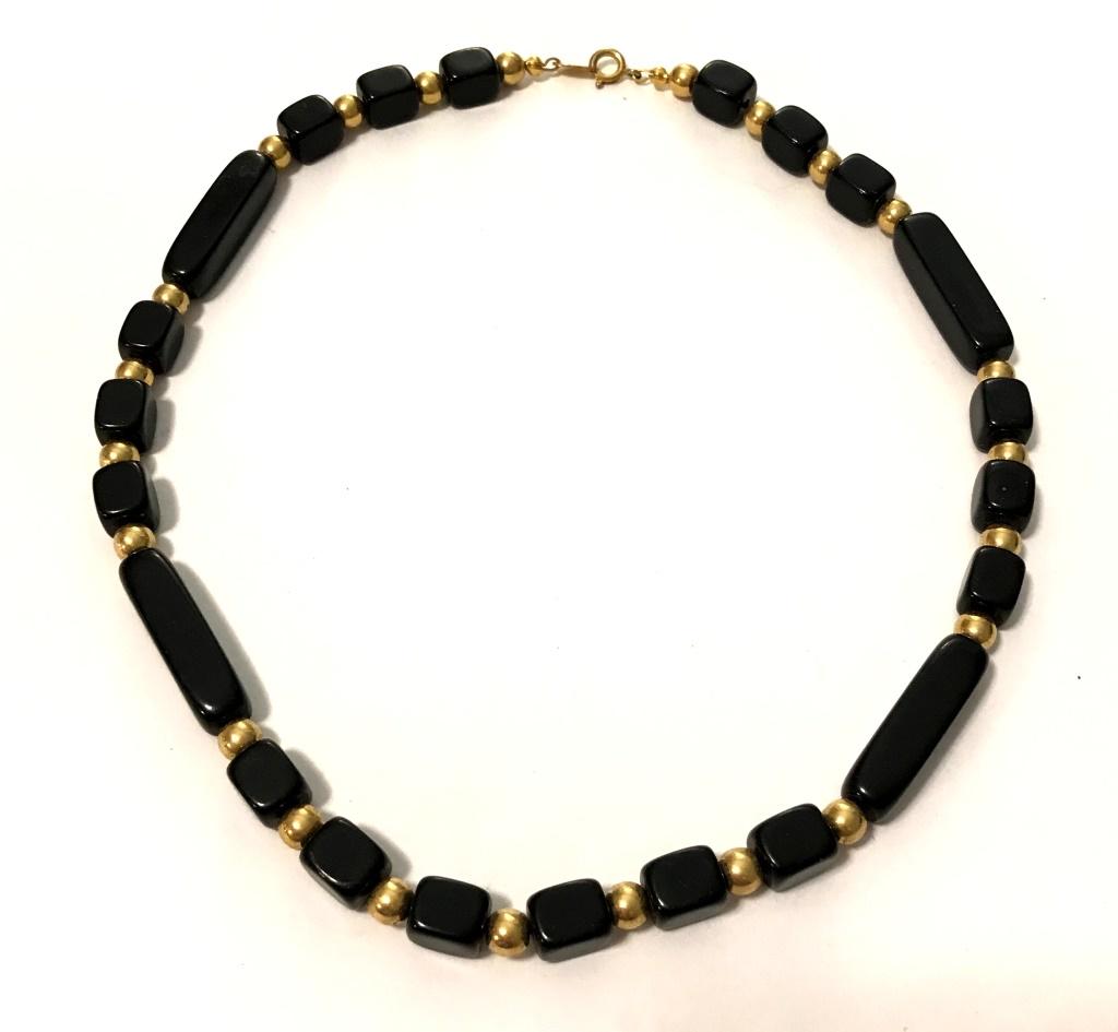 TRIFARI MARKED NECKLACE BLACK/ GOLD TONE: BID NOW!