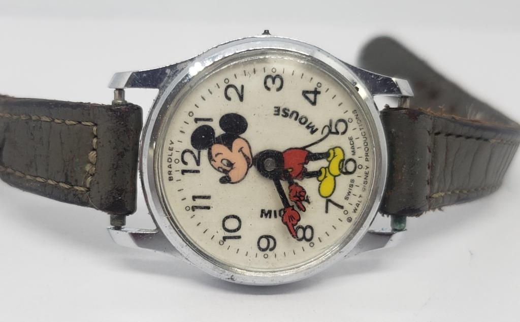 VINTAGE BRADLEY DISNEY MICKEY MOUSE WRISTWATCH: WITH LEATHER BAND-UNTESTED