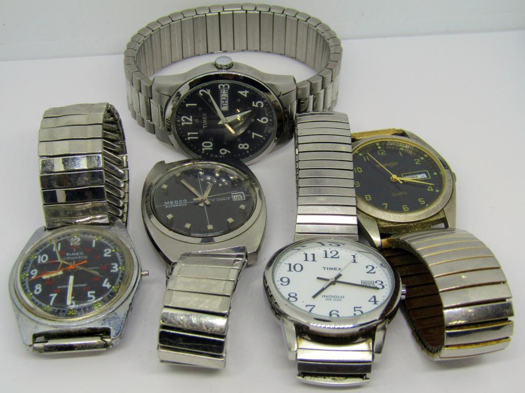 5-VTG SILVER TONED MEN'S WRISTWATCHES: (1)WRANGLER QUARTZ DAY DATE (1)MEDCO AUTOMATIC 17 JEWELS DAY DATE (1)TIMEX AUTOMATIC (1)TIMEX DAY DATE (1)TIMEX INDIGLO WR 30M DAY DATE-ALL WATCHES UNTESTED-PARTS/REPAIR