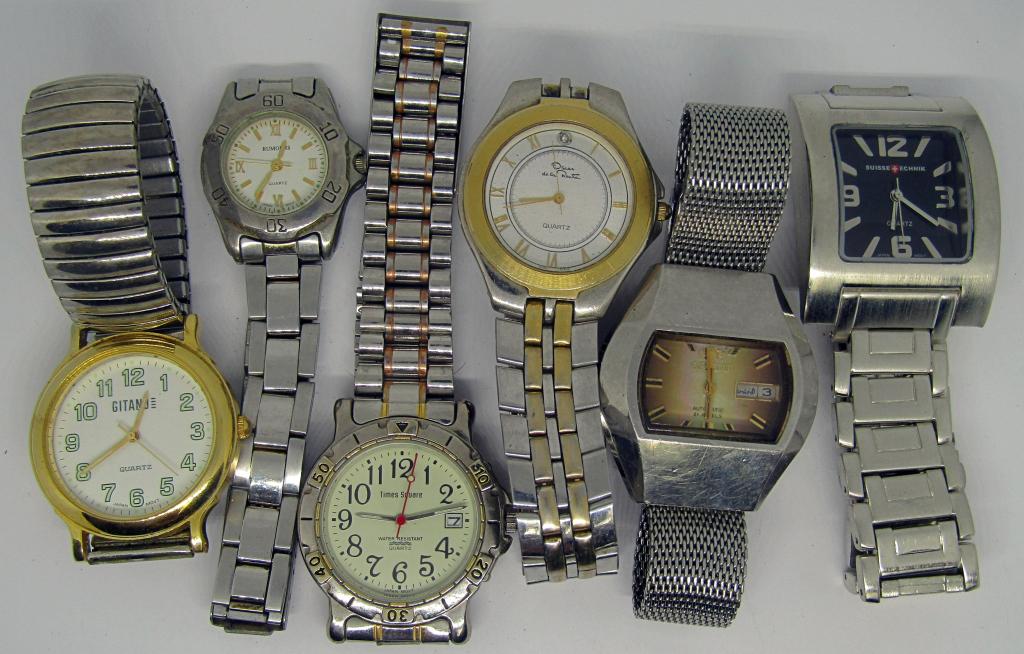 6-MEN'S SILVER TONED CHUNKY WRISTWATCHES: (1 of 2)