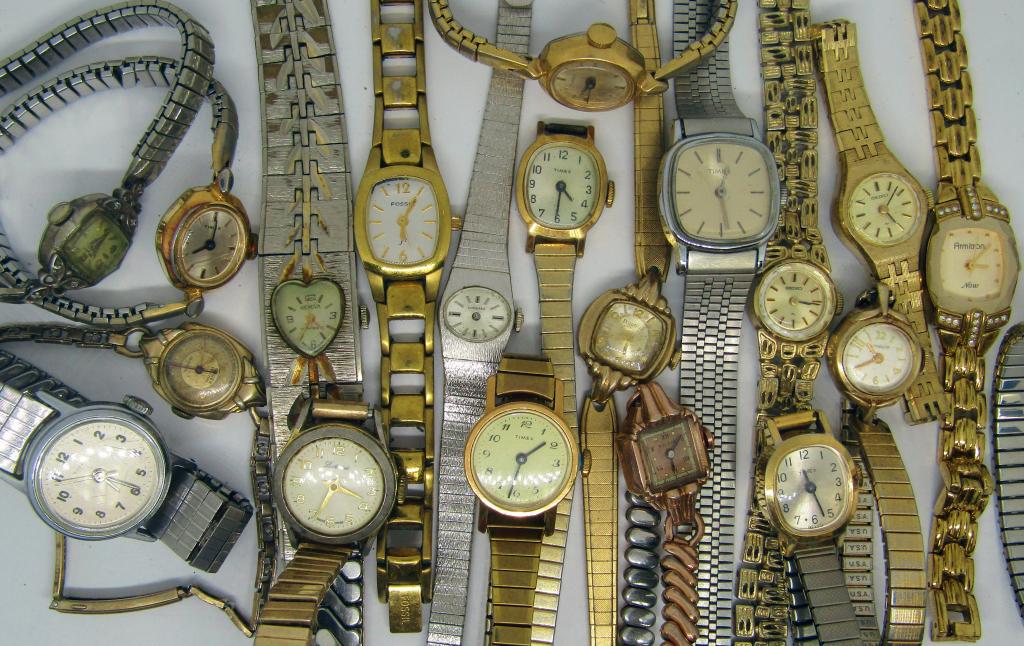 (20) WRIST WATCHES! GRUEN, ARMITRON, SEIKO,: BULOVA, WITTNAUER, LUCERNE, TIMEX, FOSSIL, LONGINES, GENEVA, WYLER! UNTESTED.
