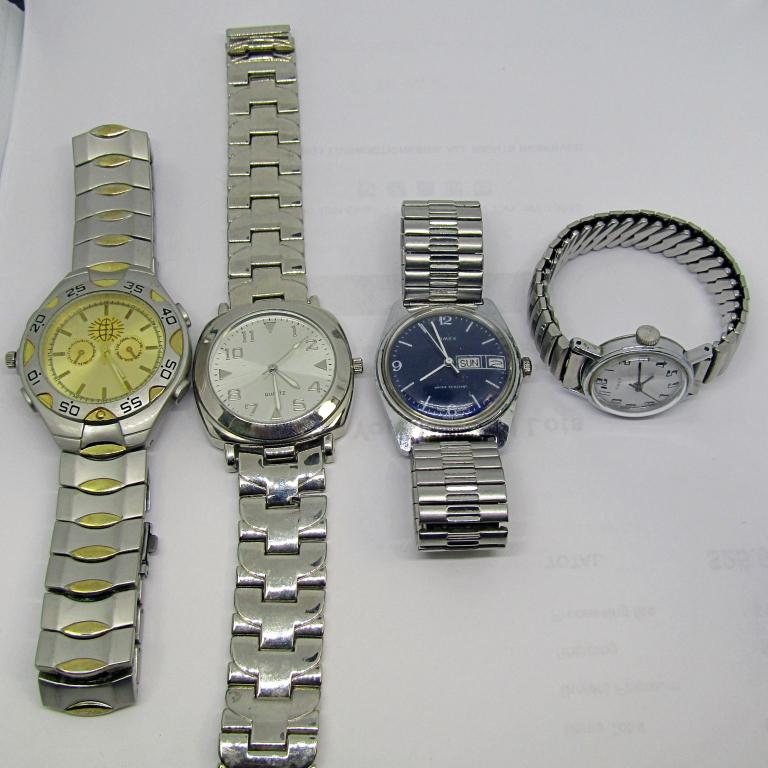 (4) VTG MENS WRISTWATCHES! TIMEX: UNTESTED