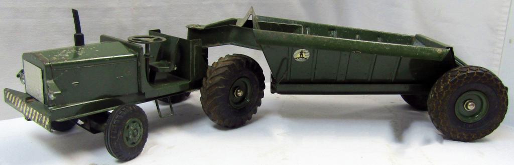 EUCLID 2pc EARTHMOVER METAL TOY (1 of 3)