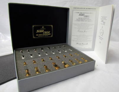 Vintage 1994 Star Trek Tridimensional Chess Set 