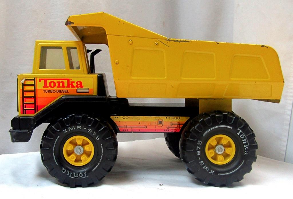 TONKA TURBO-DIESE XMB-975 DUMP TRUCK: 16" LONG - SHOWS SOME WEAR