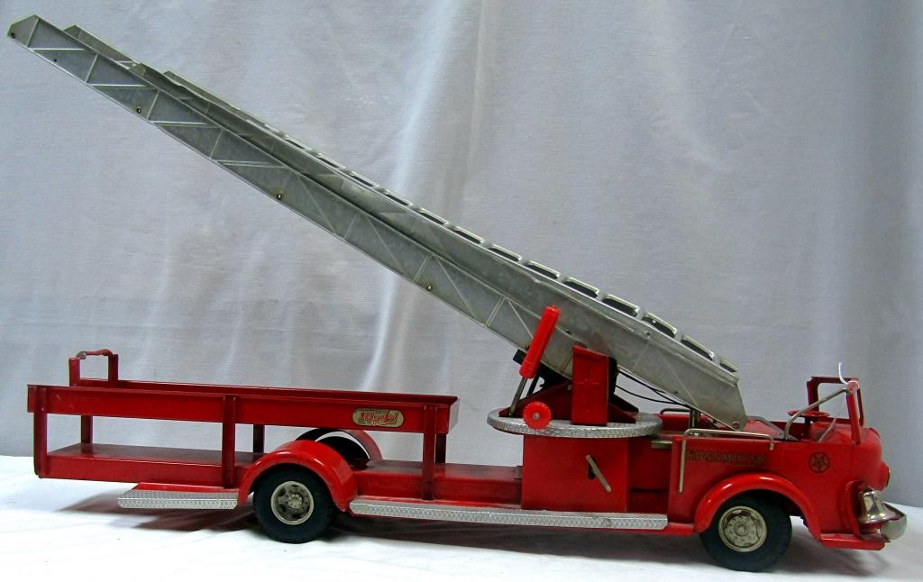 1950's Doepke Fire Engine Truck (1 of 4)