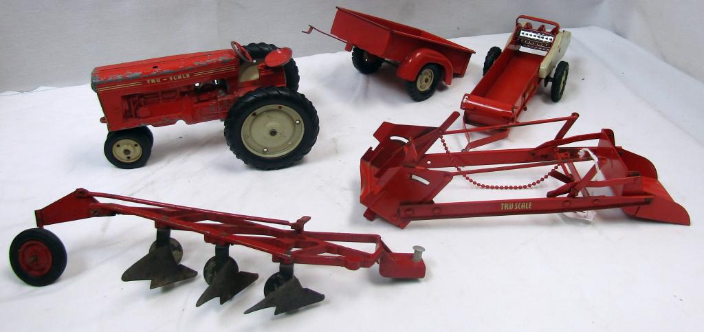 1950s Carter Tru Scale Tractor with loader: wagon and other add ons