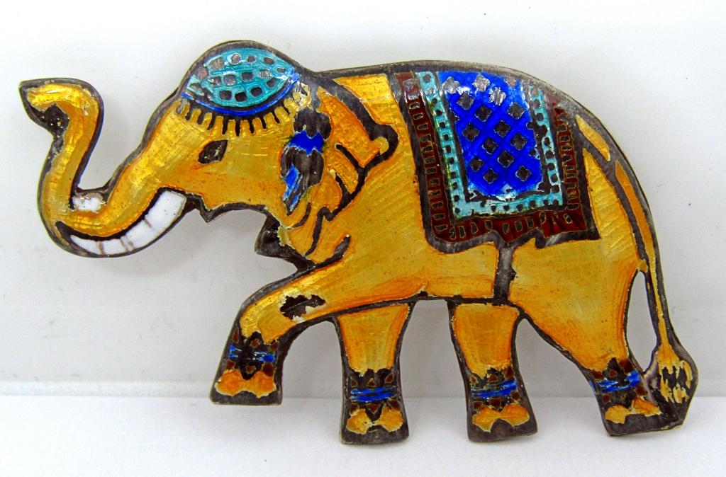 SIAM STERLING ELEPHANT ENAMEL BROOCH: TOTAL 5.9 DWT