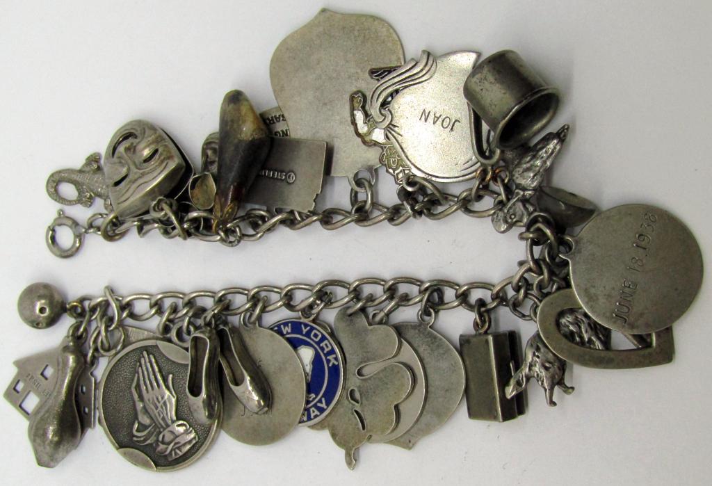 Vintage Sterlign Charm bracelet: 26 Charms DWT 40.3