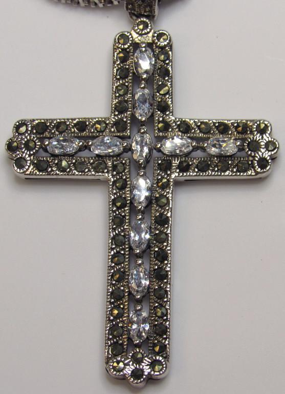 STERLING CROSS MARCASITE PENDANT WITH CLEAR: STONE ACCENTS-COMES WITH A CHAIN! TOTAL 16.2 DWT