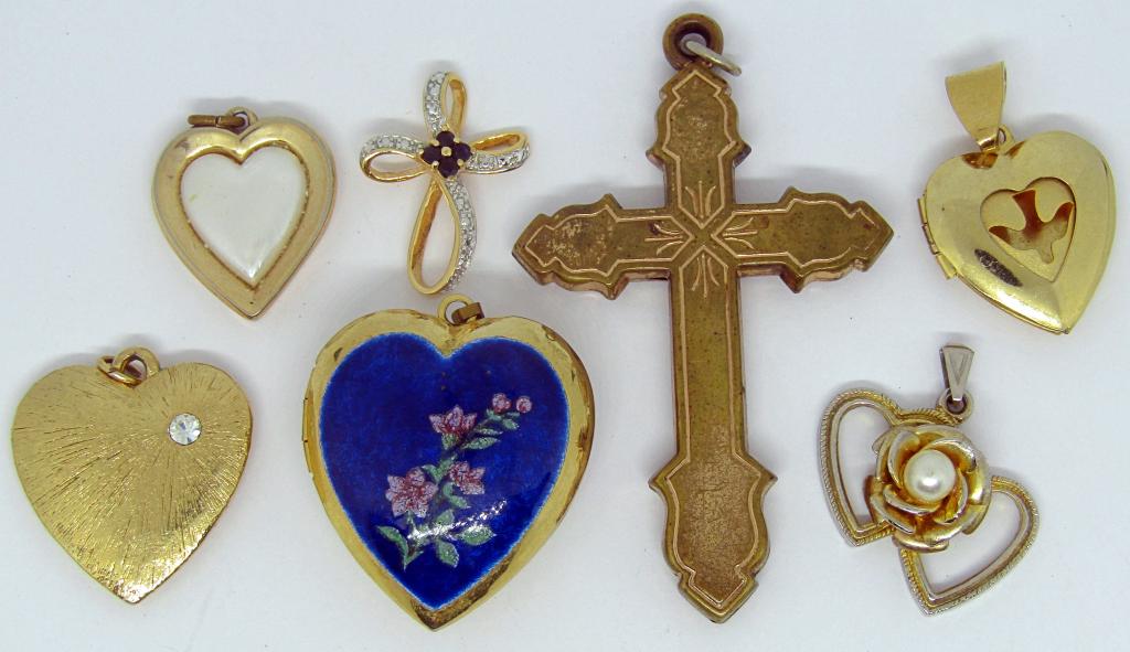 7 VINTAGE NECKLACE PENDANTS; (1 of 4)