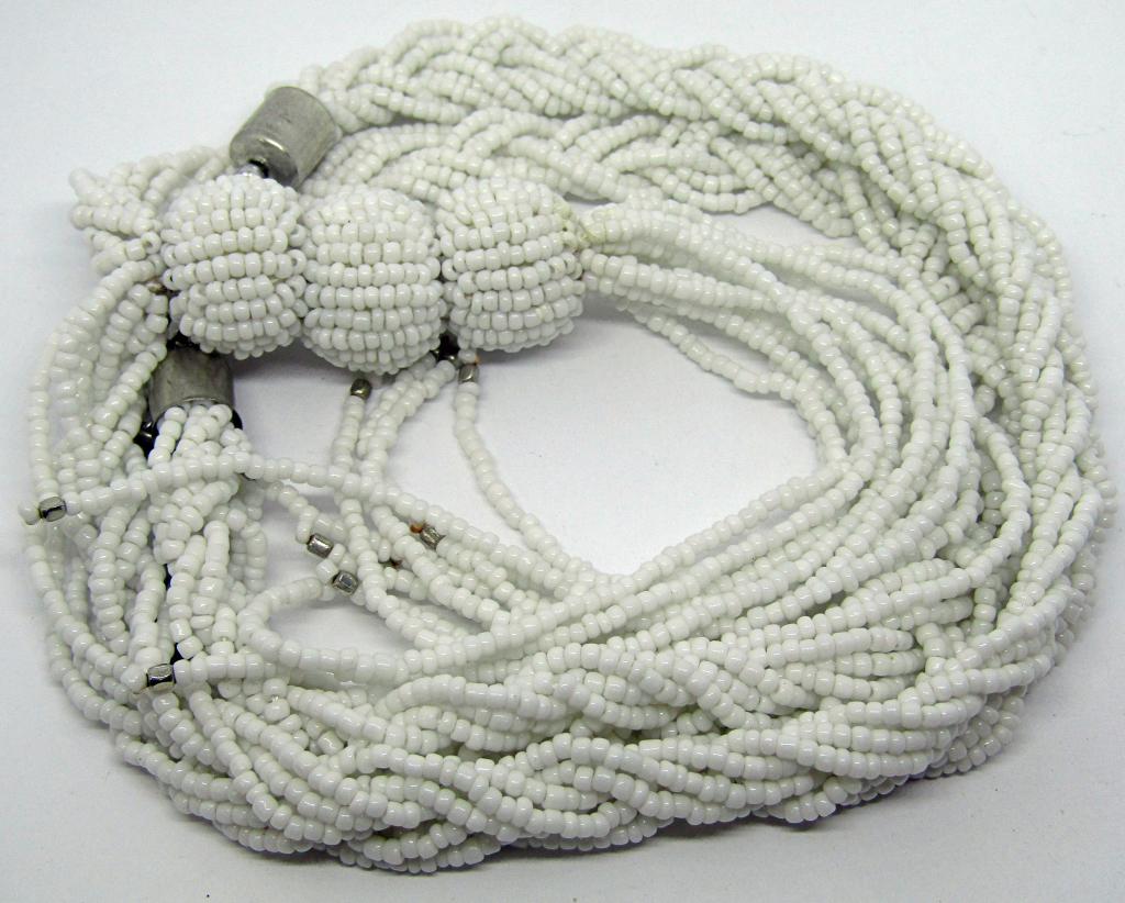 VTG WHITE SEED BEAD LONG NECKLACE (1 of 2)