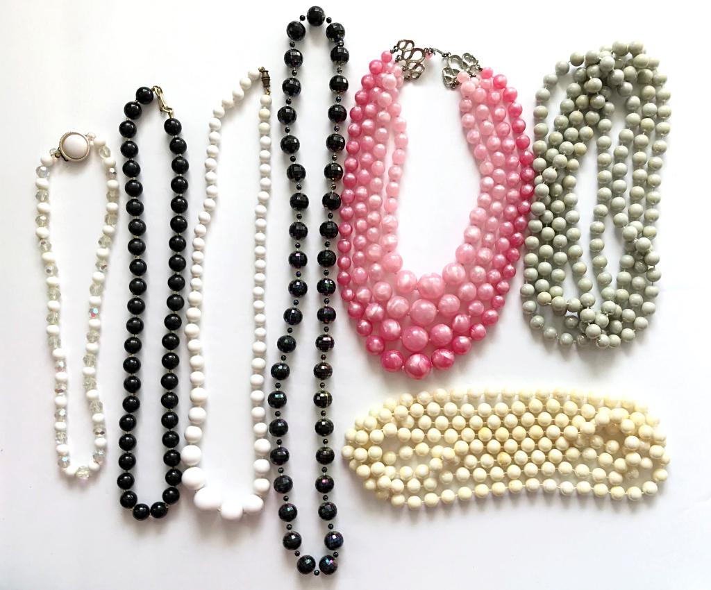 7 PEARL/ BEAD NECKLACES (1 of 1)