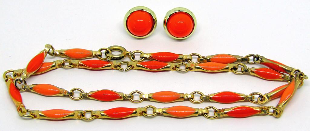 SET! VTG GOLD TONED PANEL NECKLACE WITH NEON (1 of 2)