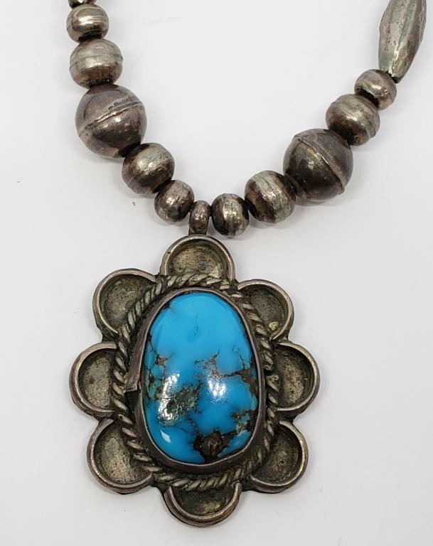 NAVAJO STERLING BEADED NECKLACE WITH FLOWER (1 of 3)