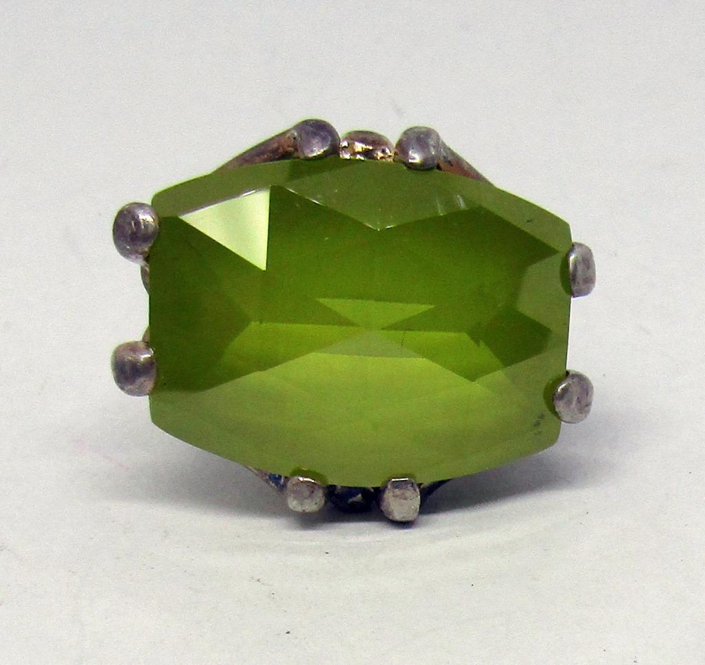 LARGE! STERLING FASHION RING WITH GREEN (1 of 4)