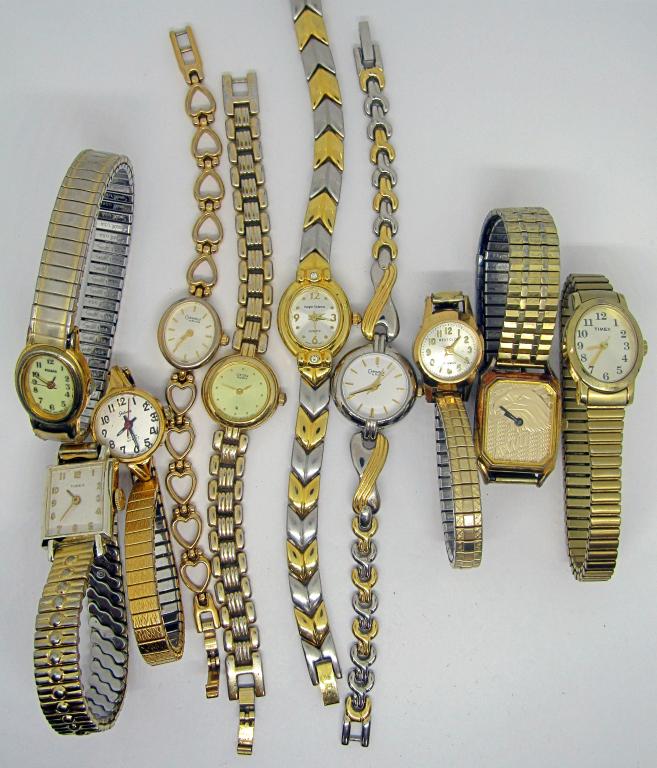 10 VINTAGE LADIES WRISTWATCHES: PULSAR, TIMEX, APWU, CITIZEN, CARAVELLE, SERGIO VALENTA, GALAXIE, WESTCLOX - NICE CONDITION - UNTESTED