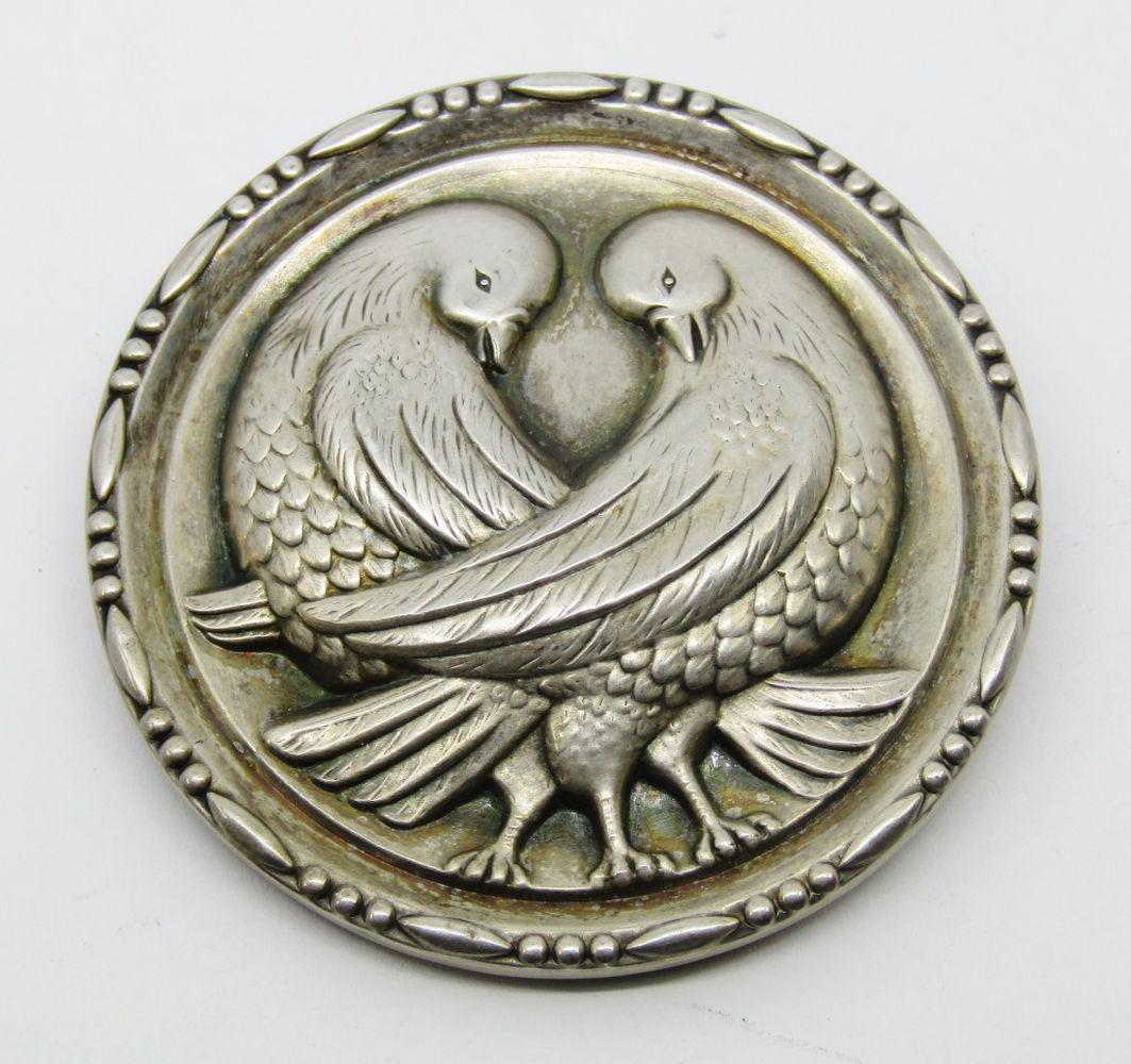 VTG PAT 2.327.138 CIRCULAR TWO DOVE BROOCH: TOTAL 15.6 DWT