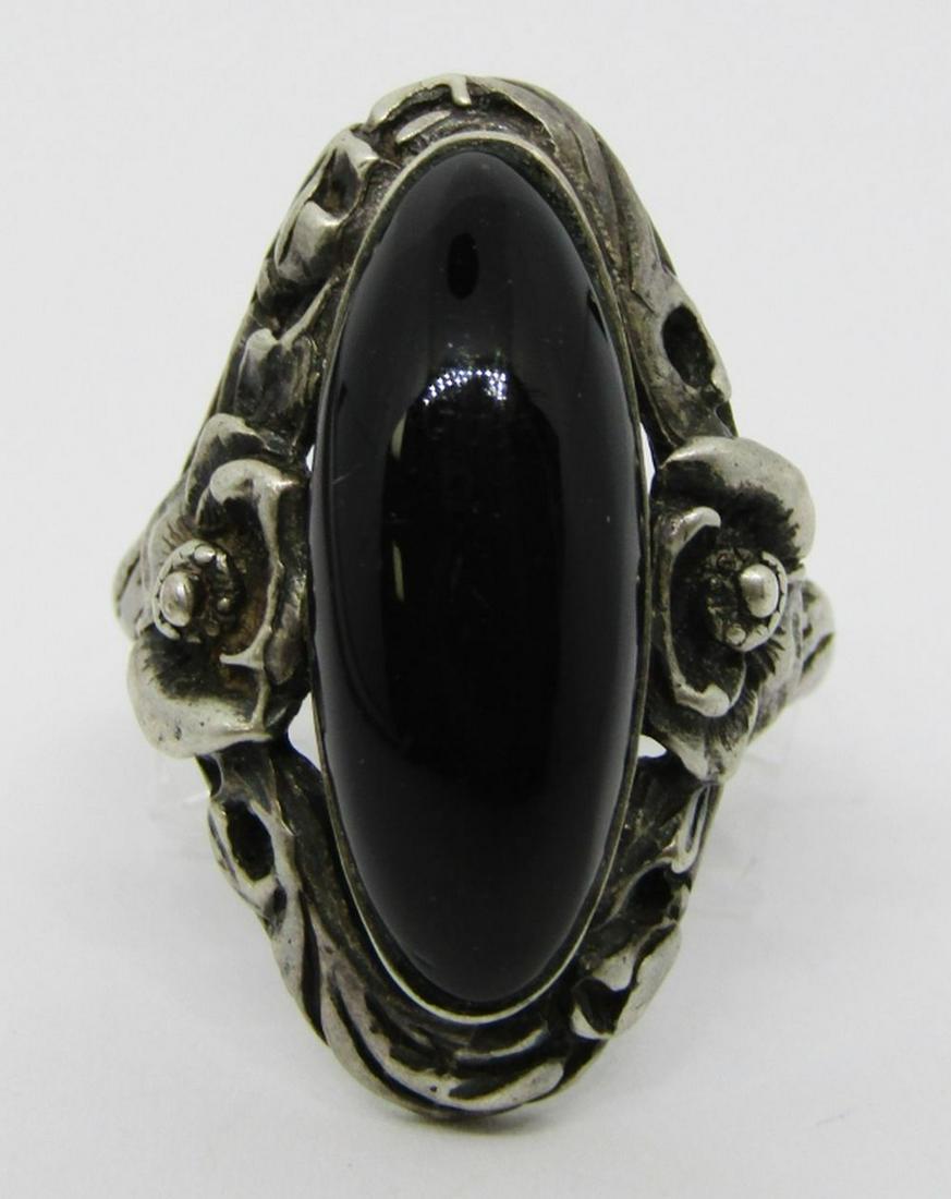 VINATAGE STERLING RING WITH BLACK CENTER STONE (1 of 5)