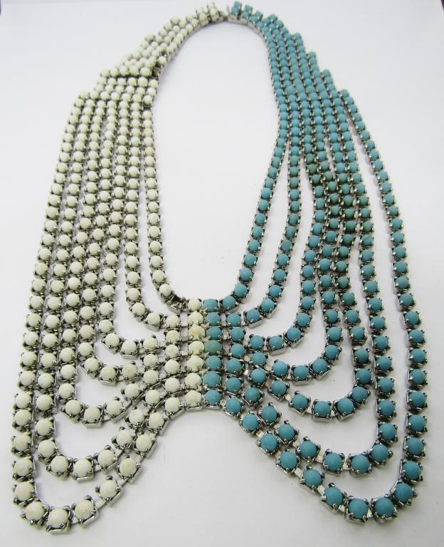 BEAUTIFUL SOUTHWESTERN FASHION NECKLACE: CHUNKY NECKLACE W/ WHITE & TURQUOISE STONES IN SILVER TONED SETTING (MISSING 1 STONE)