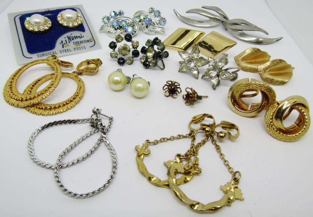 LARGE FASHION EARRING LOT (1 of 2)