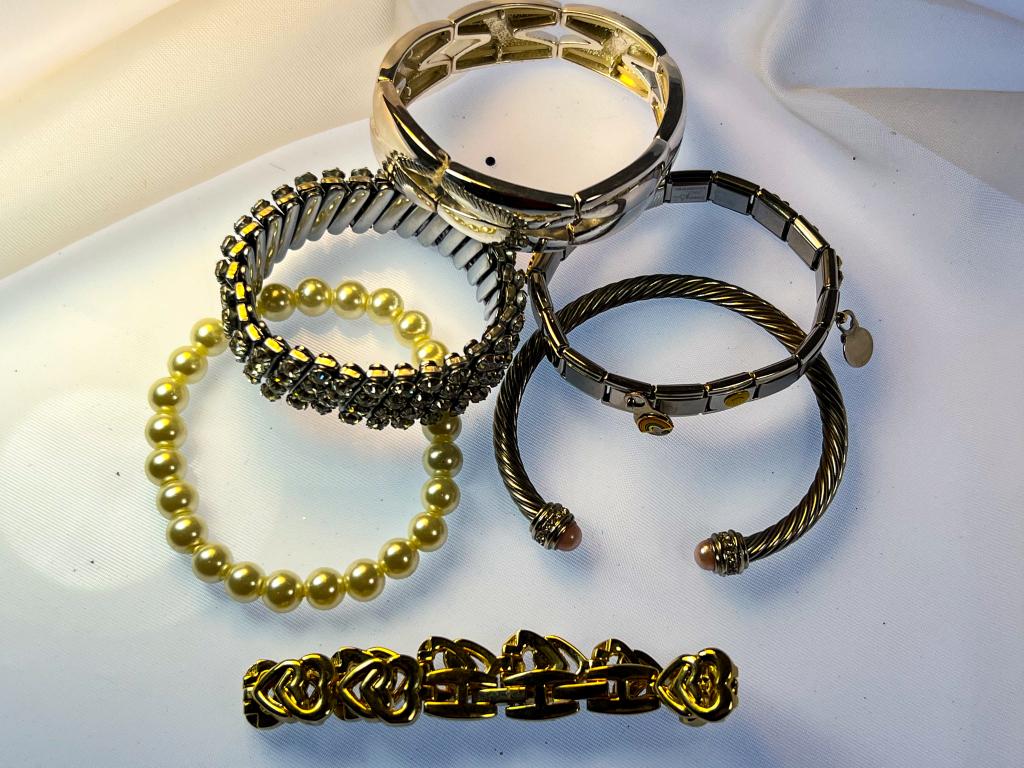 6 BRACELET LOT & RHINESTONES 6 BRACELET LOT , ONE (1 of 1)