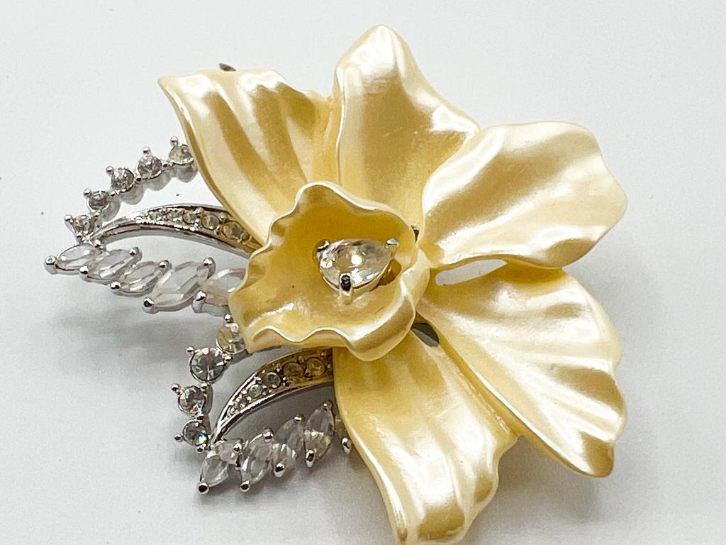 NOLAN MILLER STUNNING LARGE FLORAL BROOCH (1 of 3)