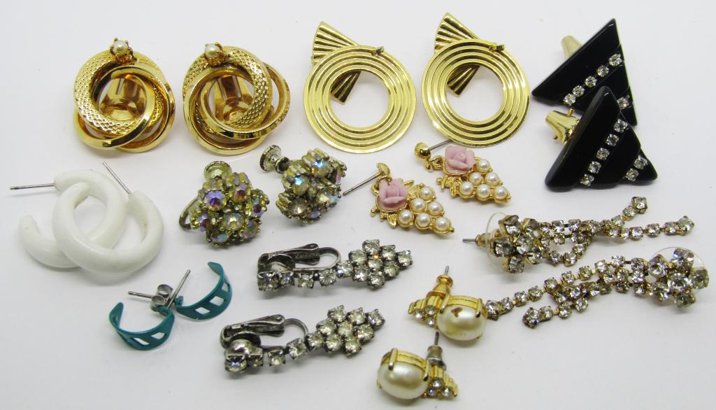 LARGE FASHION EARRING LOT (1 of 2)