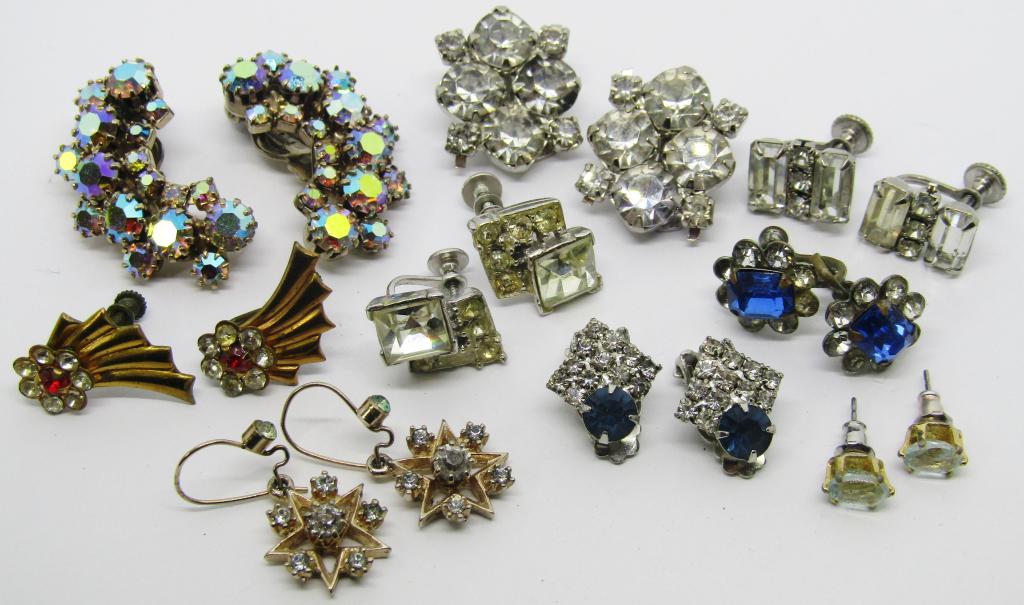 ASSORTED SPARKLY EARRING LOT (1 of 3)