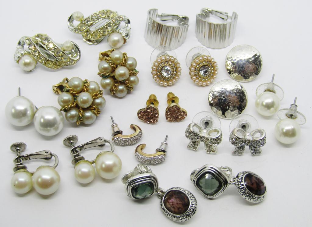 LARGE FASHION EARRING LOT (1 of 2)