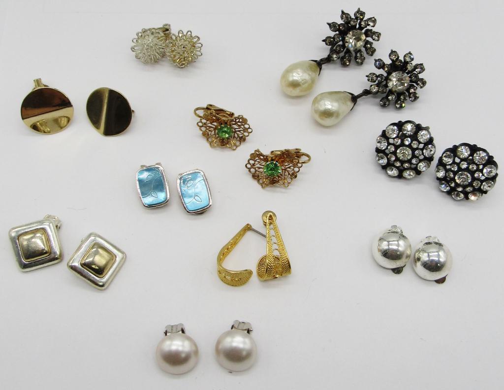 RETRO EARRING LOT (1 of 2)