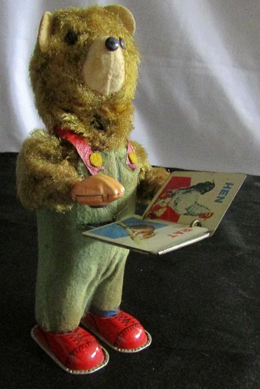 Cubby The Mechanical Tin Reading Bear (1 of 3)