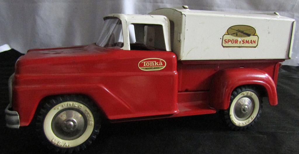 TONKA SPORTSMAN TRUCK & CAMPER SHELL: RED & WHITE METAL PRESS STEEL - LIGHT WEAR