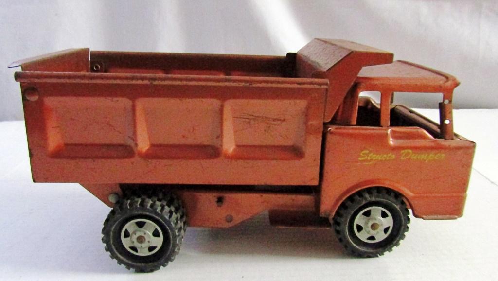 1960'S STRUCTO DUMPER TRUCK (1 of 8)