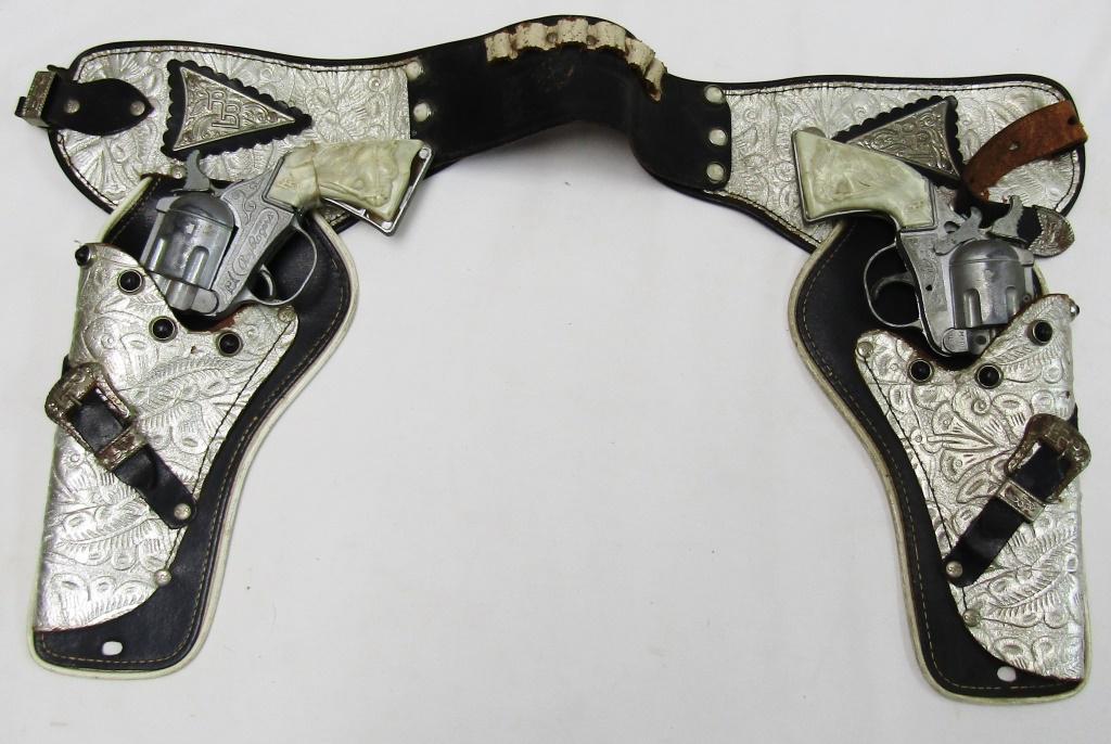 ROY ROGERS SILVER METALIC HOLSTER & GUNS (1 of 5)