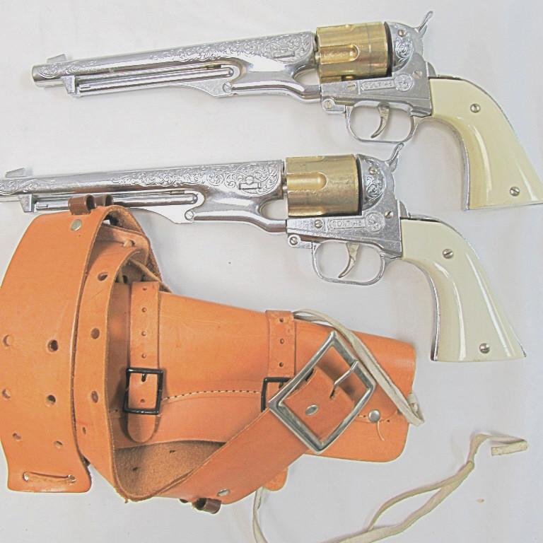 Vtg Hubley Colt 45 Toy Cap Guns and Holster (1 of 6)