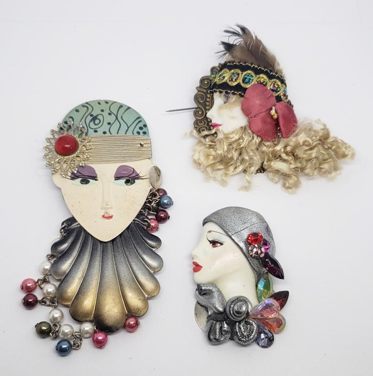 3 CHIC LADIES  ART DECO BROOCHES (1 of 2)