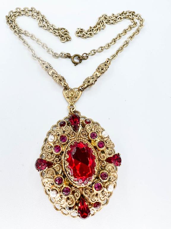 SHOW STOPPER W GERMANY NECKLACE WITH LARGE PENDANT (1 of 5)