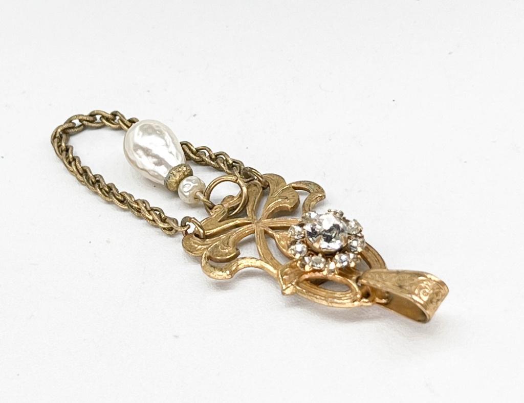 MIRIAM HASKELL PENDANT WITH RHINESTONE & PEARL: MIRIAM HASKELL PENDANT WITH RHINESTONE & PEARL