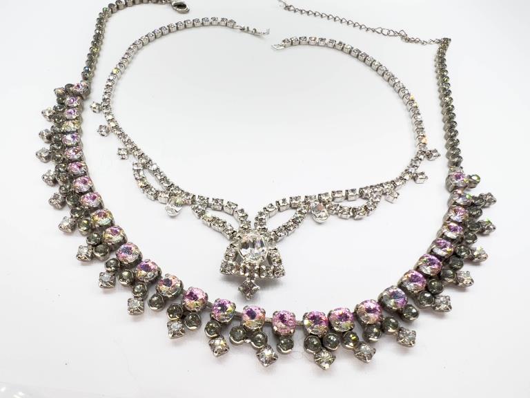 BEAUTIFUL PASTEL LAVENDER AND CLEAR RHINESTONE (1 of 2)