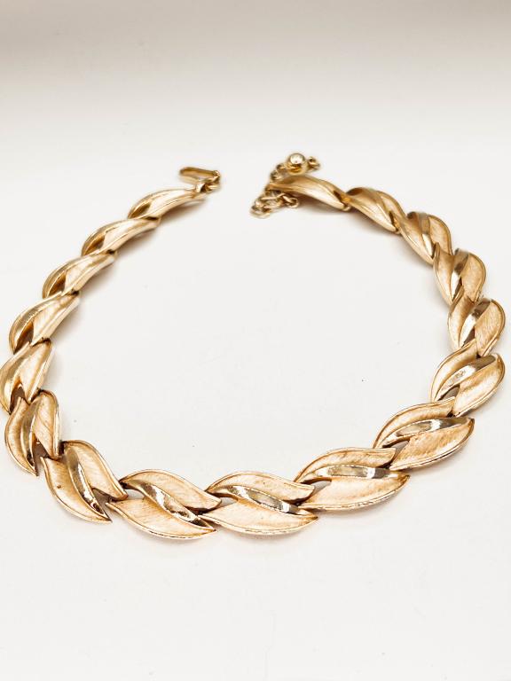 TRIFARI CHOKER NECKLACE: TRIFARI CHOKER NECKLACE