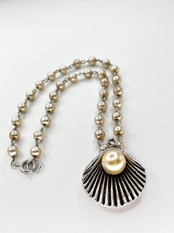 MONET NECKLACE AND EARRING SHELLS: MONET NECKLACE AND EARRING SHELLS AND FAUX PEARLS SET