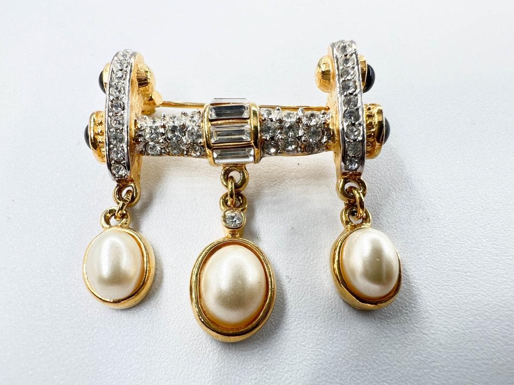 CAROLEE STUNNING BROOCH (1 of 1)