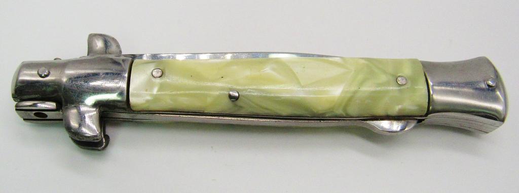 FURY 10582 FOLDING LOCKBACK KNIFE (1 of 2)