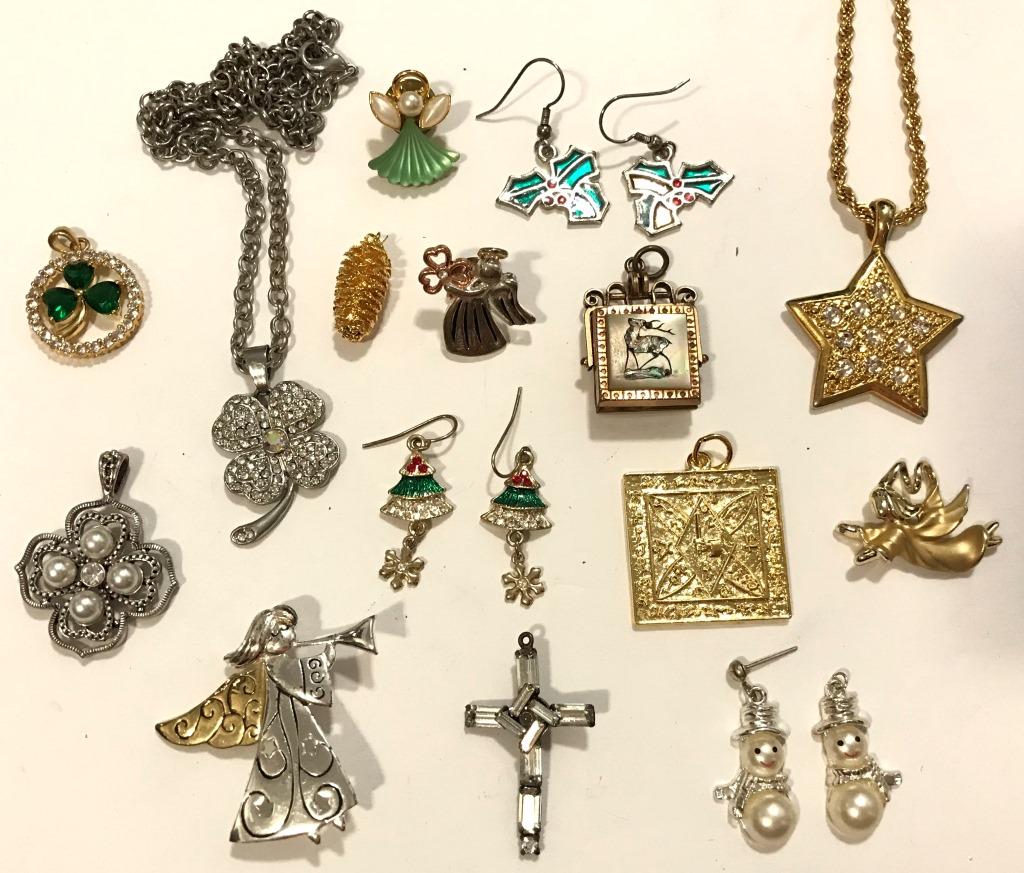 HOLIDAY/ CHRISTMAS LOT! (1 of 4)