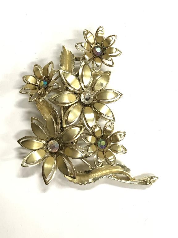 CORO FLOWER BROOCH VTG (1 of 4)