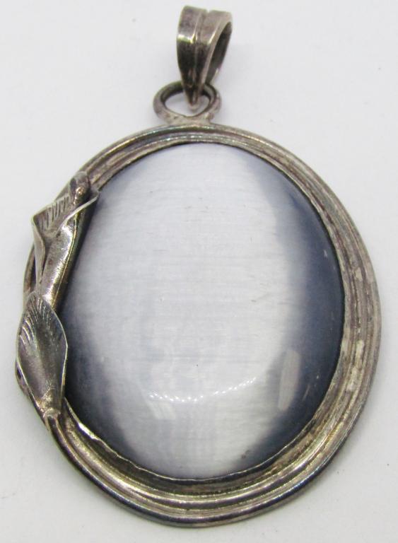 VINTAGE STERLING OVAL PENDANT WITH GRAY: CENTER STONE-CALLA LILLY ACCENT-TOTAL 25.3 DWT
