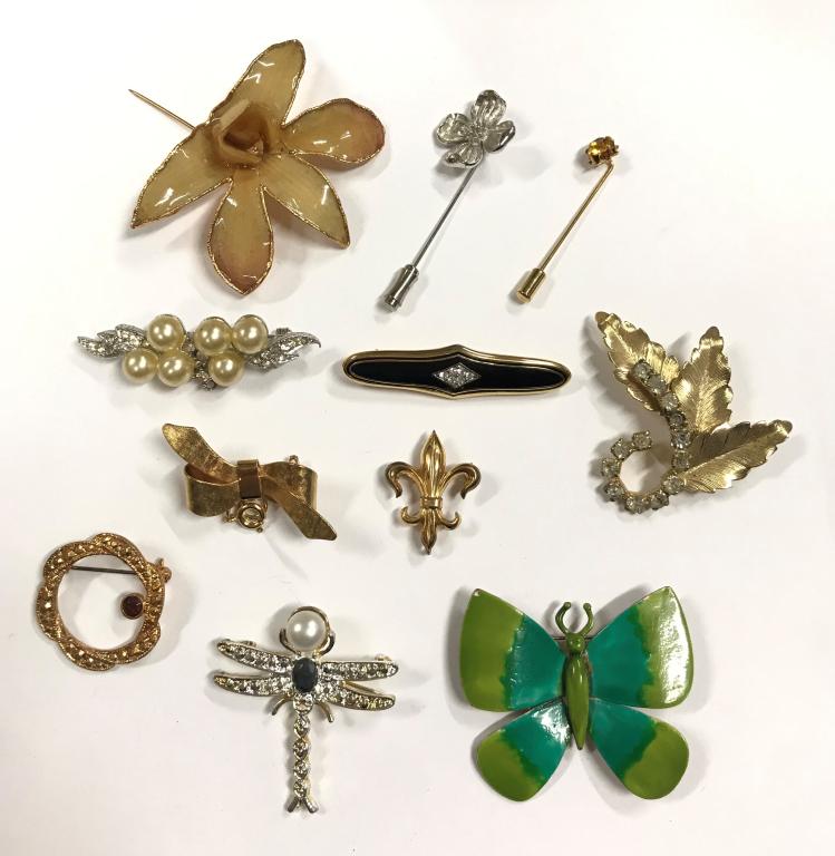 11 BROOCHES; PINS (1 of 2)