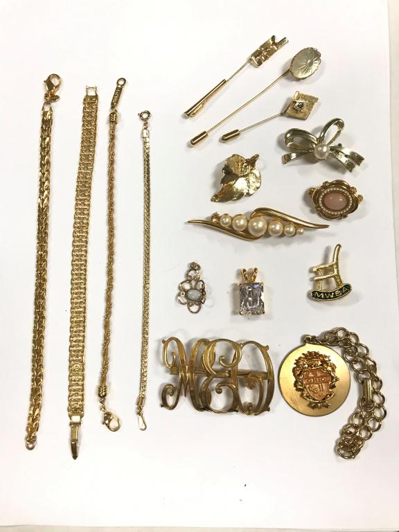 GOLD TONE LOT!!!!: PINS, PENDANTS, BROOCHES, BRACELETS