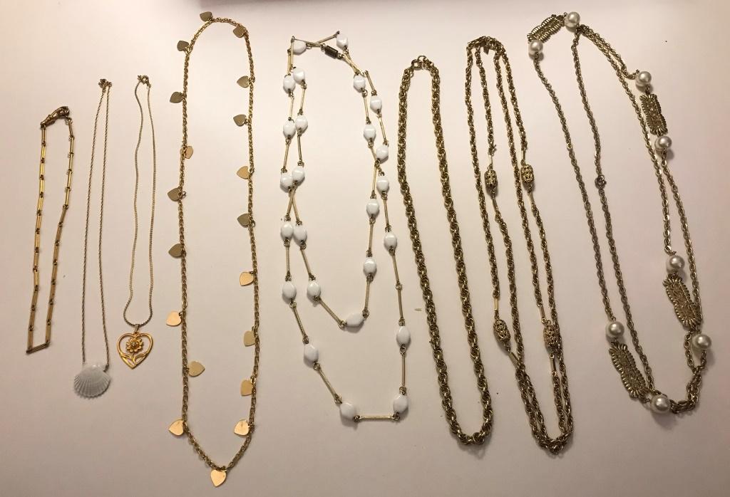 8 GOLD TONE NECKLACES: BID NOW!
